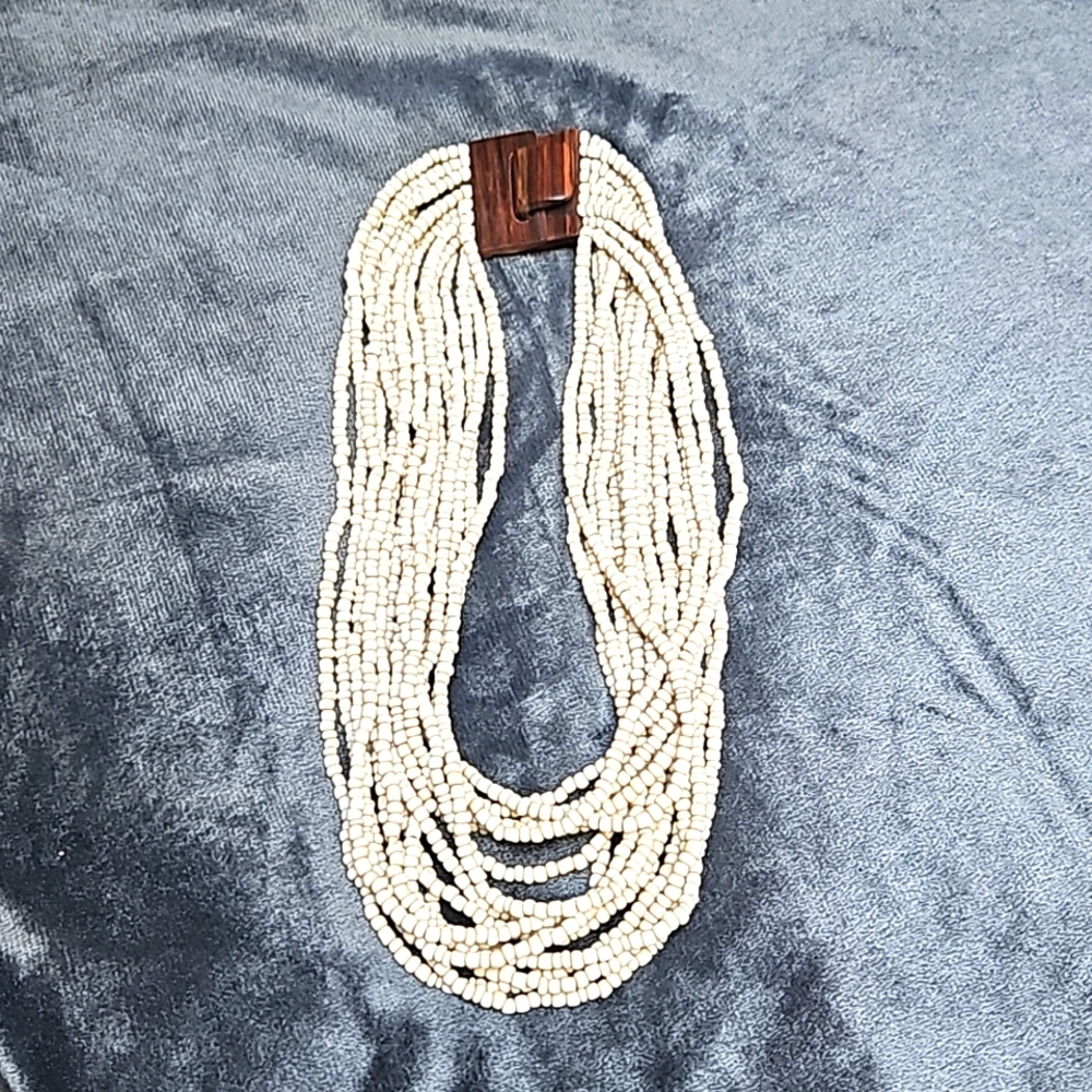 Beautiful wood buckle 16 strand of glass beads